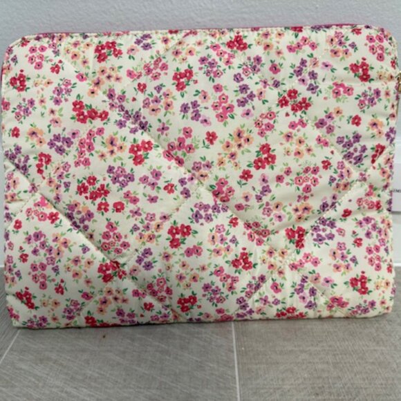 NWT - Palmer Puffer Laptop Sleeve by Pretty Simple - Picture 2 of 5